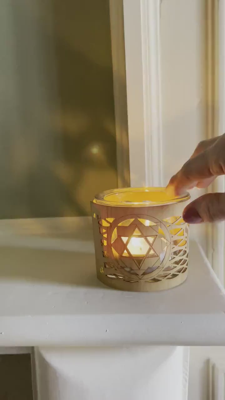 Yahrzeit/Yizkor memorial candle holder in a sleek, modern glass and wood design.